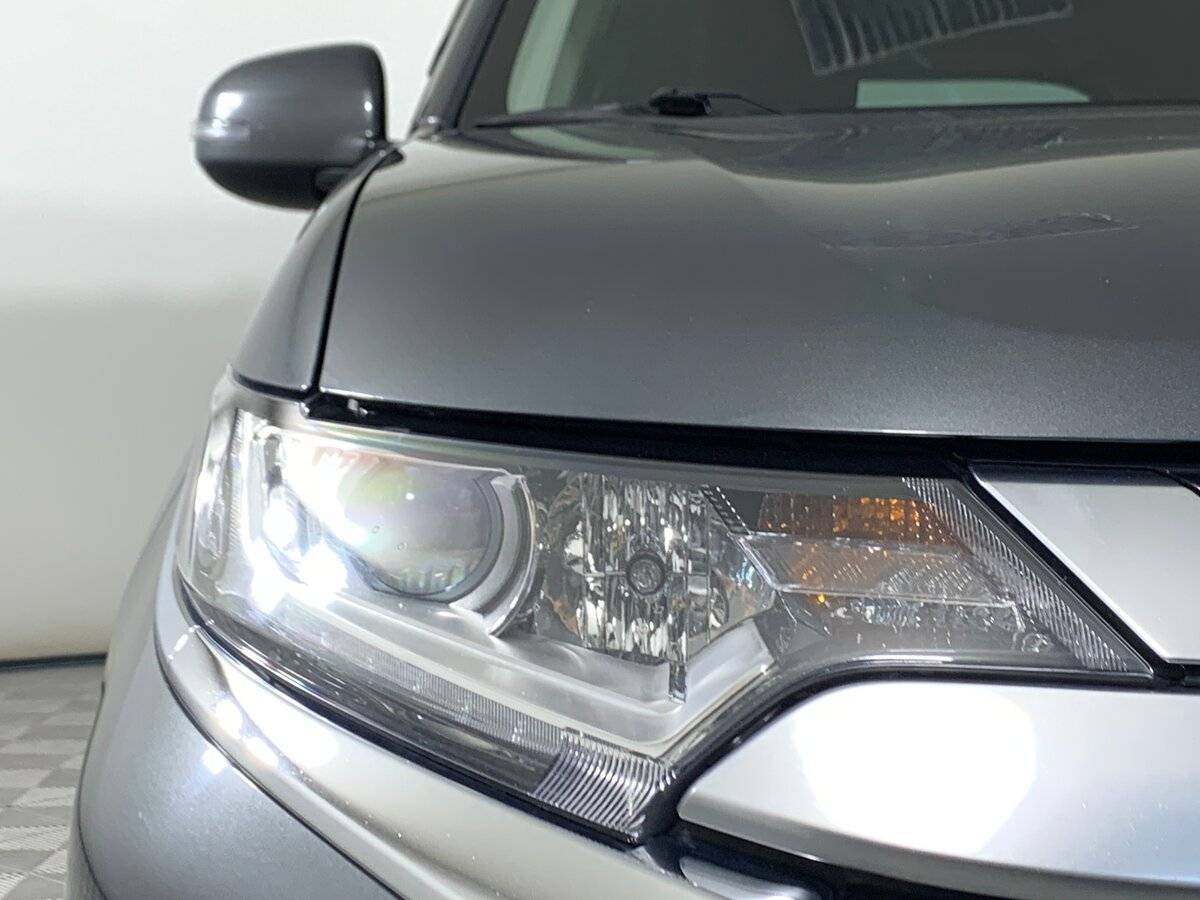 Б/У Митсубиши Оутлэндер 2019 года. Фото: #8