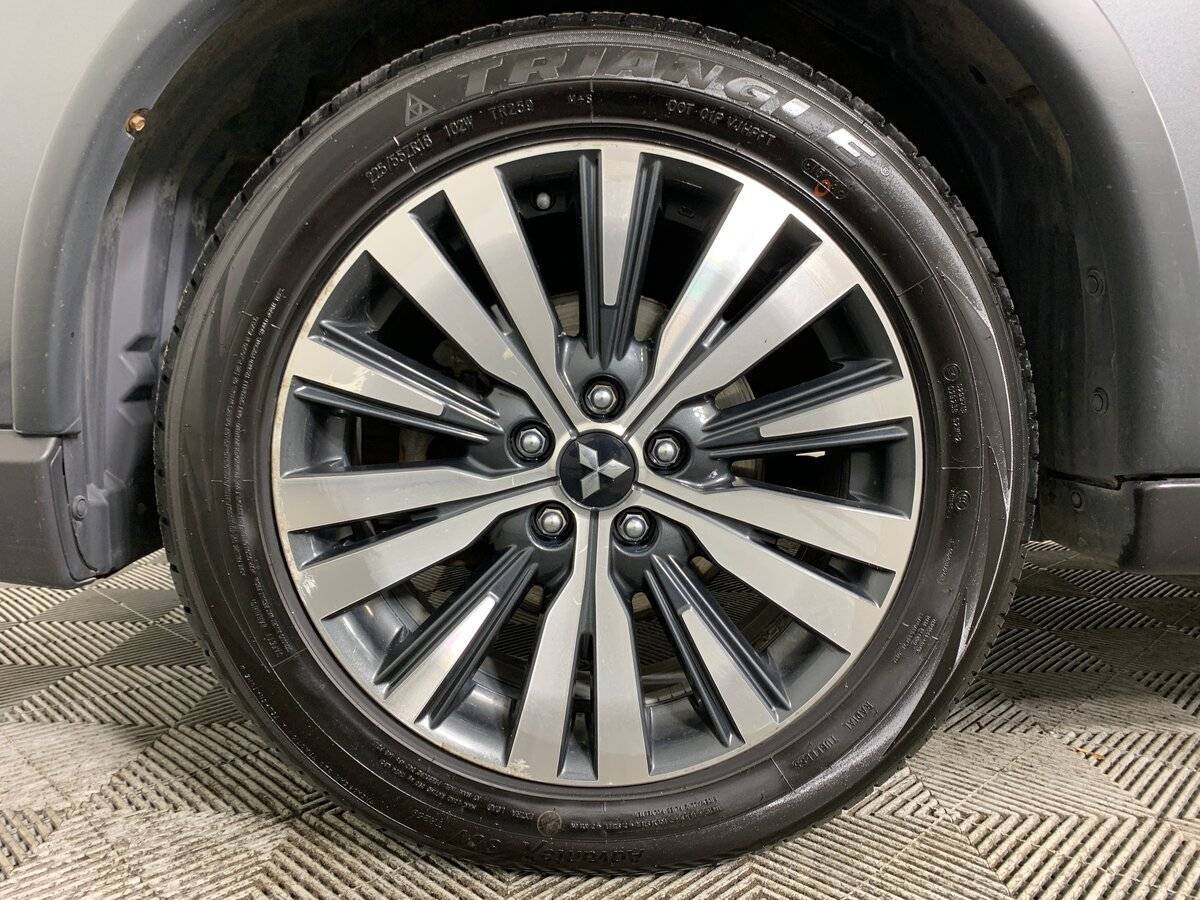 Б/У Митсубиши Оутлэндер 2019 года. Фото: #9