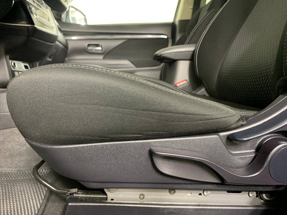 Б/У Митсубиши Оутлэндер 2019 года. Фото: #15