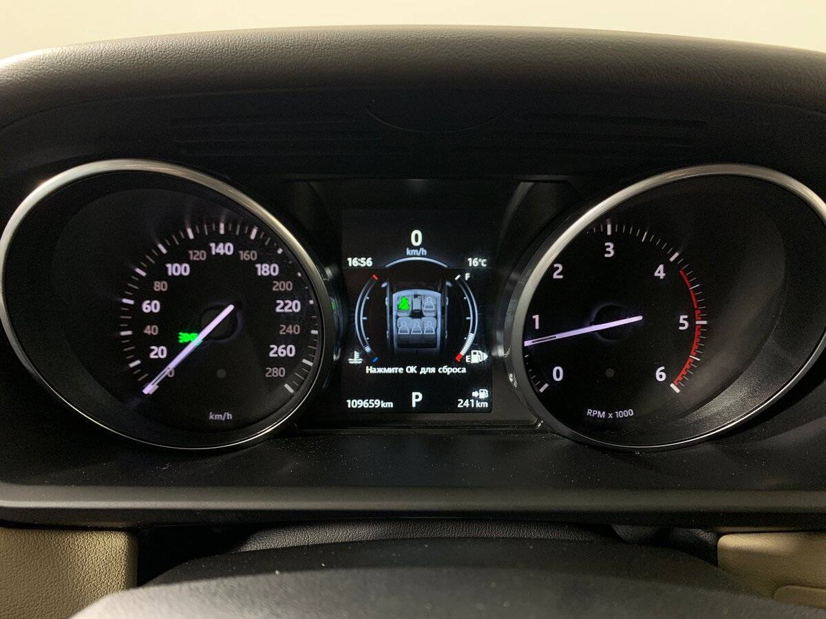 Б/У Лэнд Ровер Рэнж Ровер Спорт 2016 года. Фото: #14