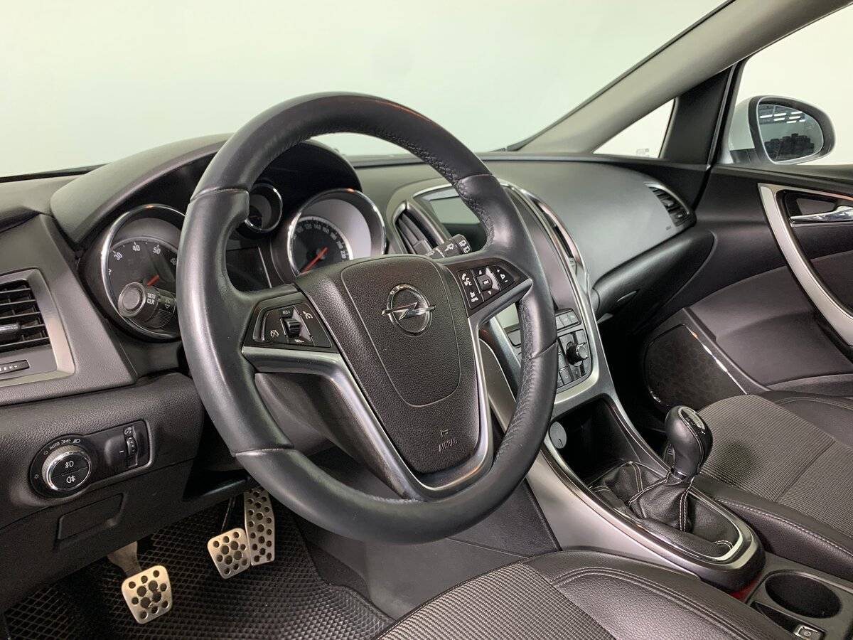 Б/У Опель Астра 2011 года. Фото: #10