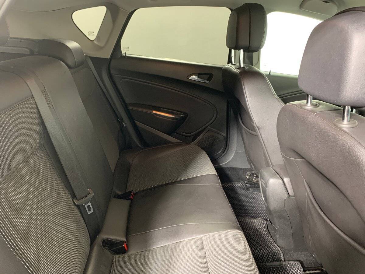 Б/У Опель Астра 2011 года. Фото: #16