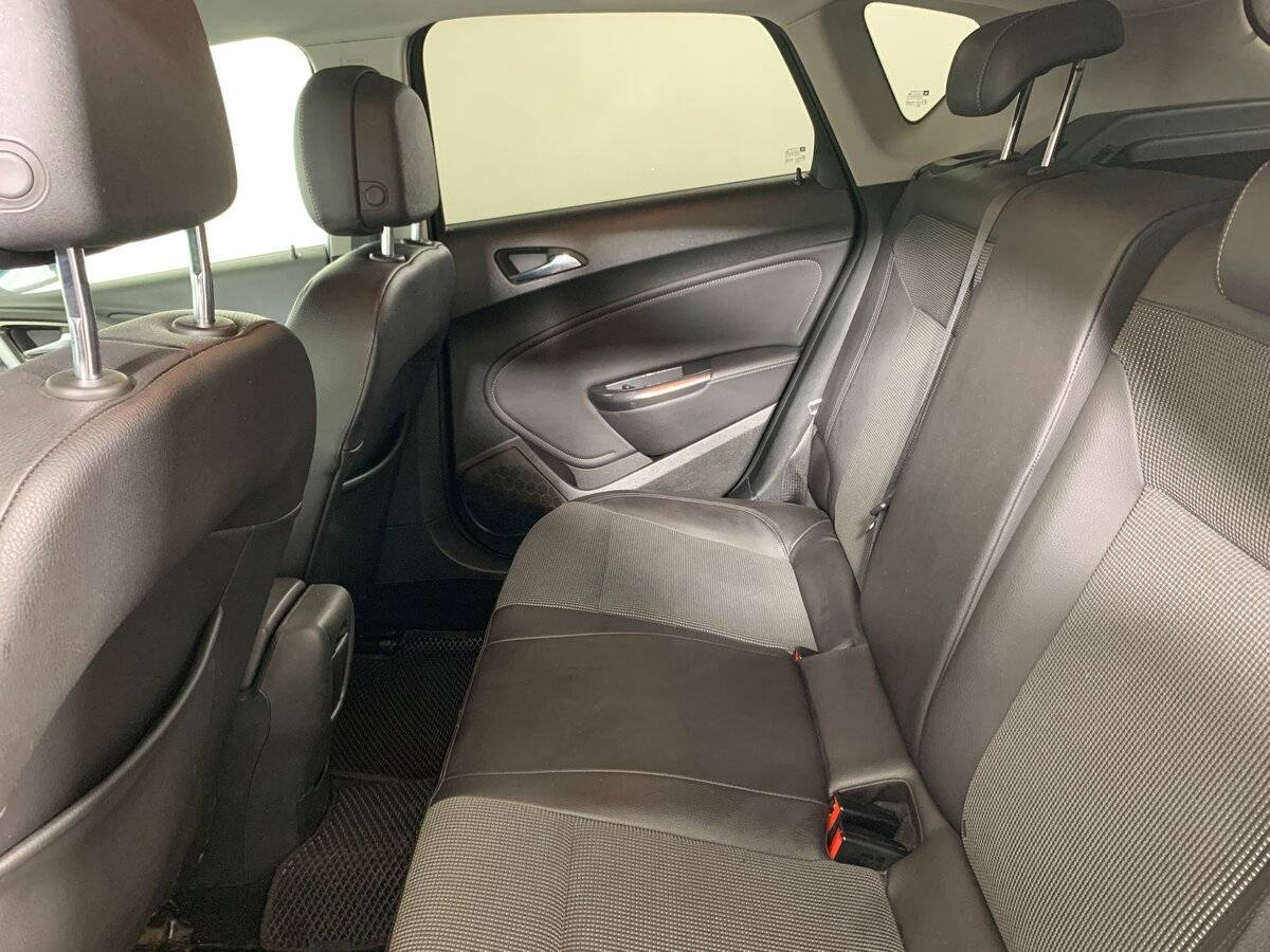 Б/У Опель Астра 2011 года. Фото: #17