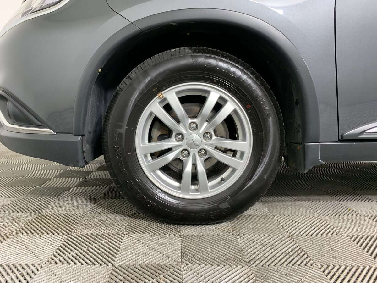 Б/У Митсубиши Оутлэндер 2019 года. Фото: #8