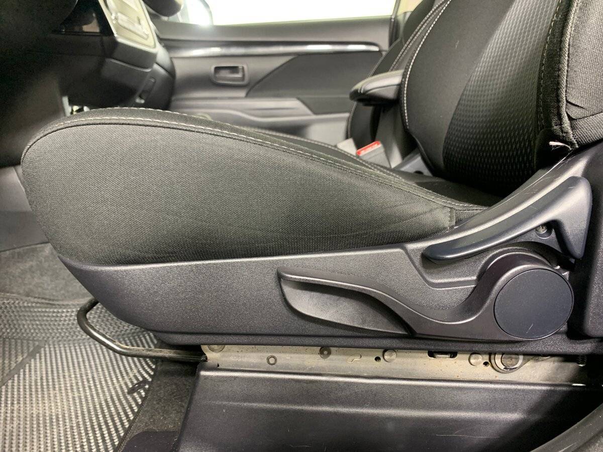 Б/У Митсубиши Оутлэндер 2019 года. Фото: #15