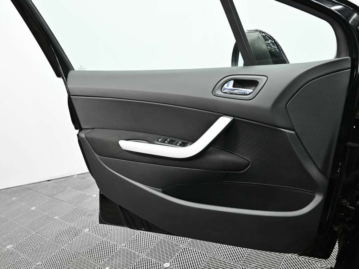 Б/У Пежо 308 2011 года. Фото: #5