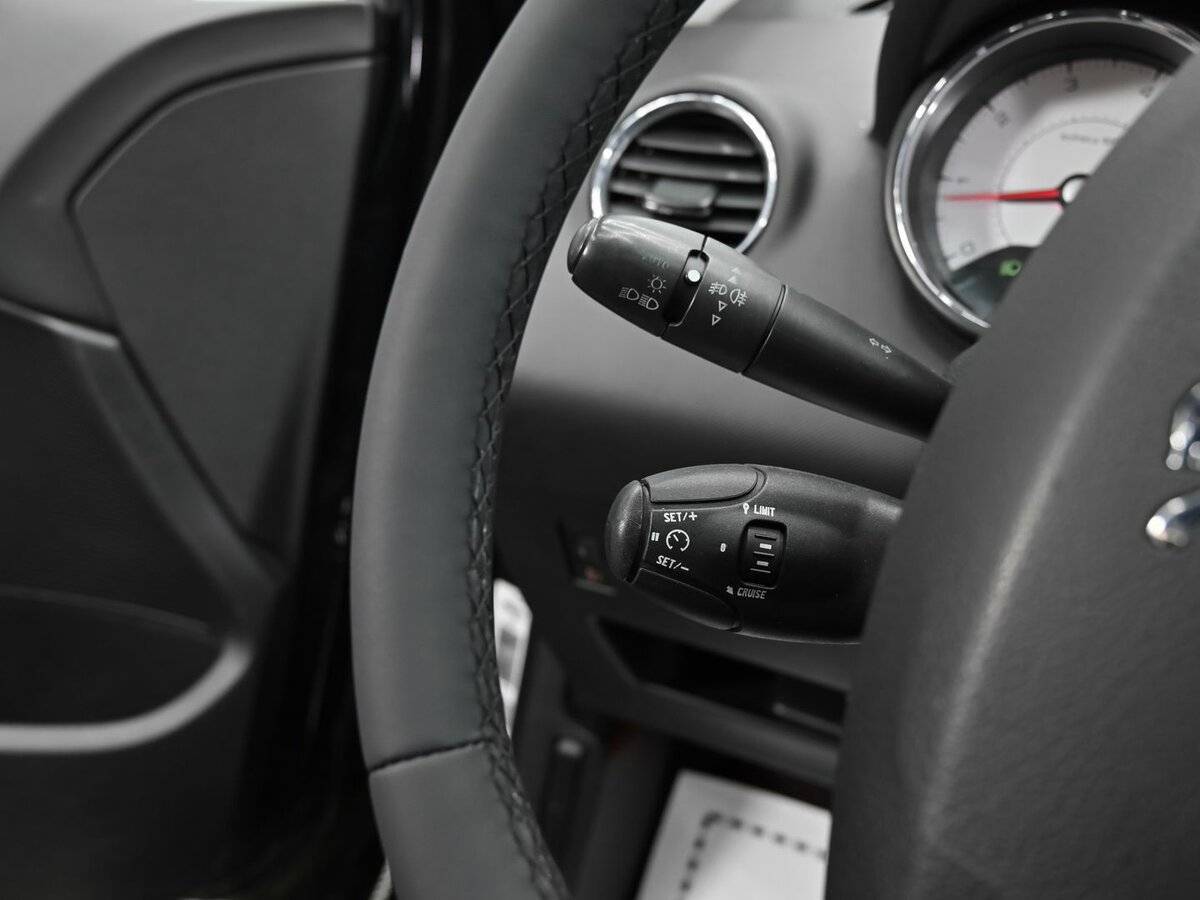 Б/У Пежо 308 2011 года. Фото: #7