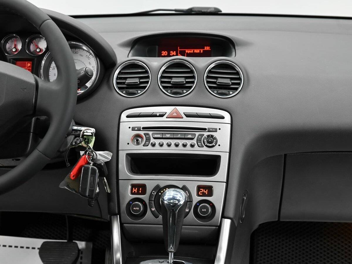 Б/У Пежо 308 2011 года. Фото: #8