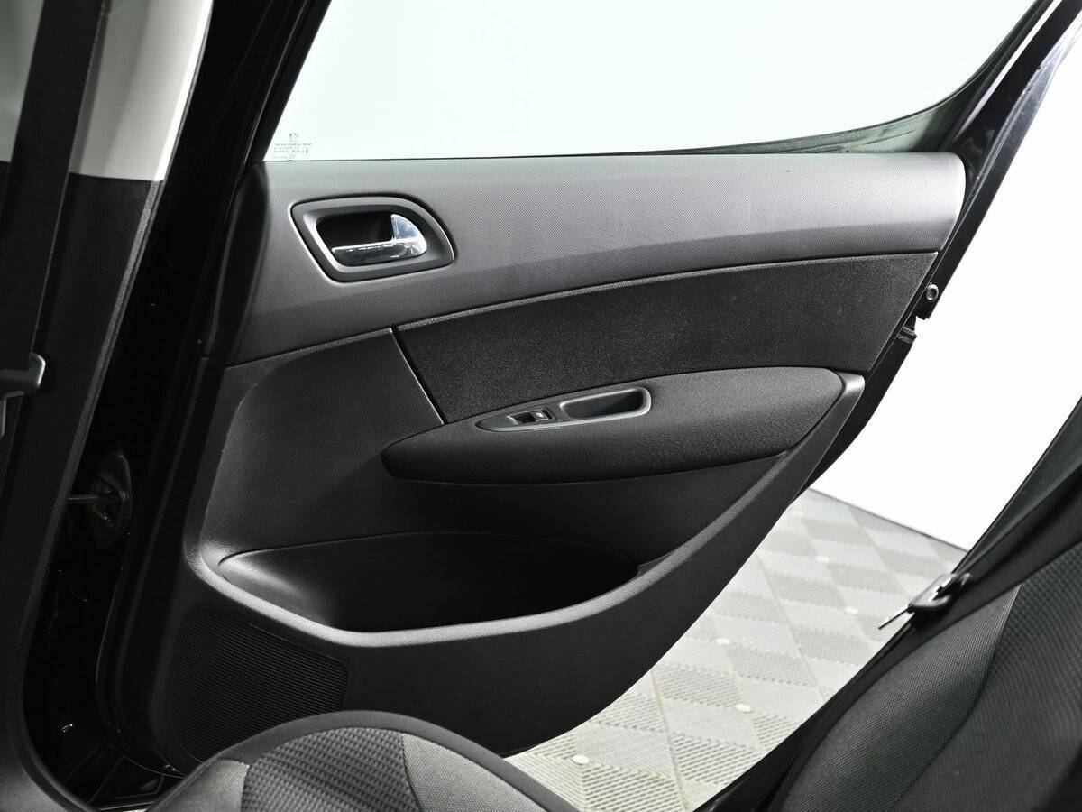 Б/У Пежо 308 2011 года. Фото: #15