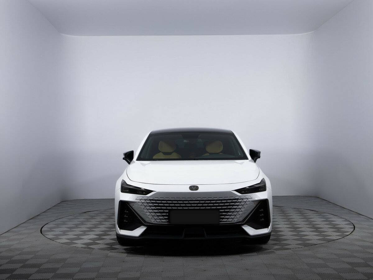 Б/У Чанган УНИ-В 2023 года. Фото: #1