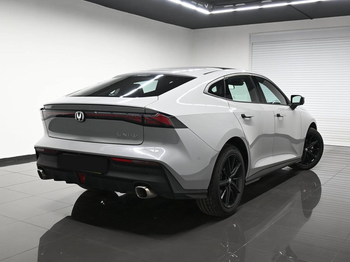 Б/У Чанган УНИ-В 2023 года. Фото: #1