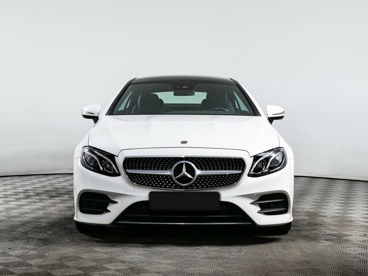 Б/У Мерседес-Бенц Е-Класс 2017 года. Фото: #1