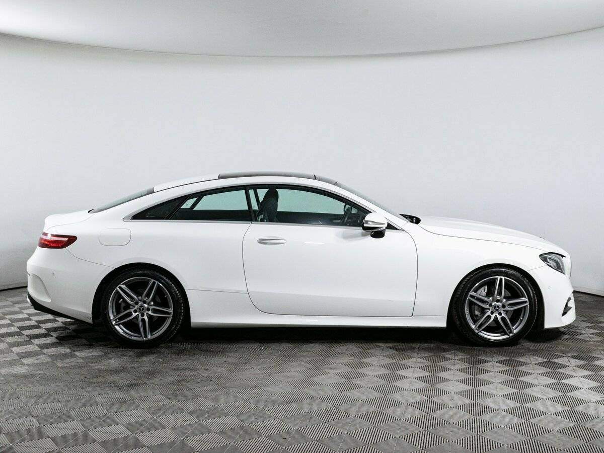 Б/У Мерседес-Бенц Е-Класс 2017 года. Фото: #3