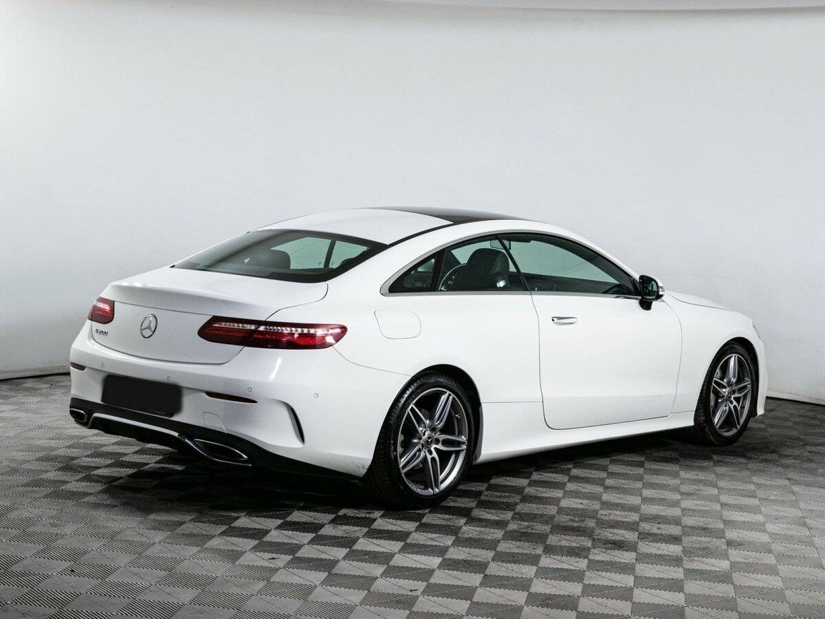 Б/У Мерседес-Бенц Е-Класс 2017 года. Фото: #4