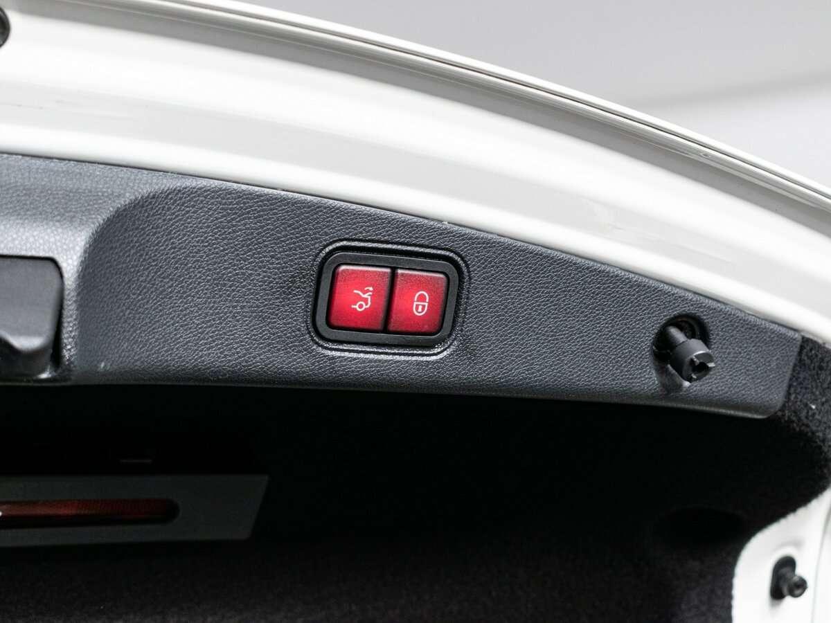 Б/У Мерседес-Бенц Е-Класс 2017 года. Фото: #9