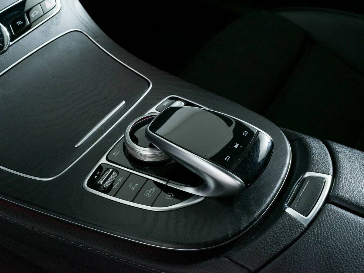 Б/У Мерседес-Бенц Е-Класс 2017 года. Фото: #19