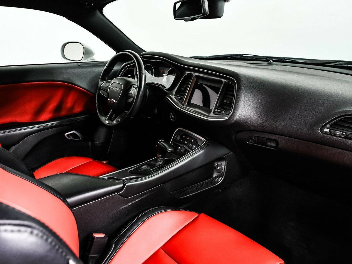 Б/У Додж Челленджер 2022 года. Фото: #7