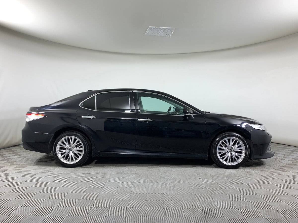 Б/У Тойота Камри 2018 года. Фото: #3