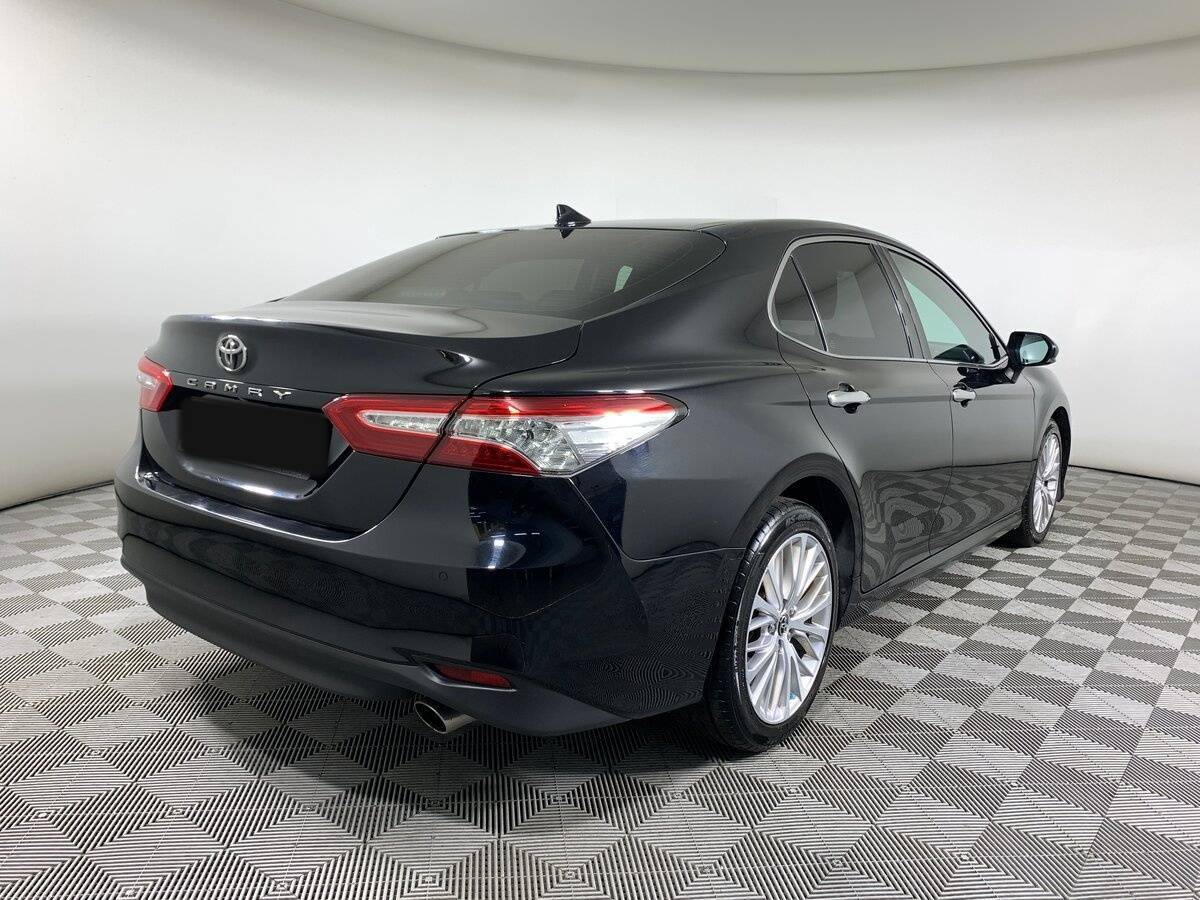 Б/У Тойота Камри 2018 года. Фото: #4