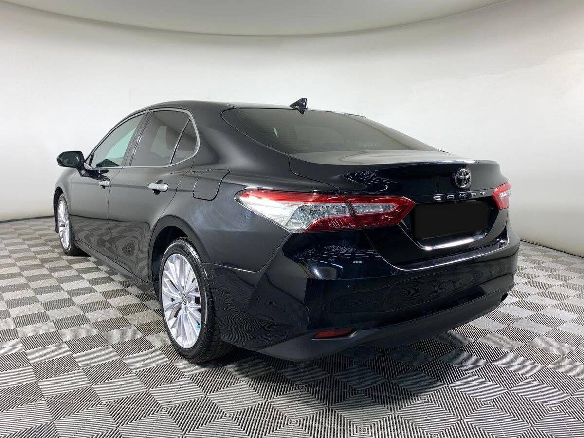 Б/У Тойота Камри 2018 года. Фото: #6
