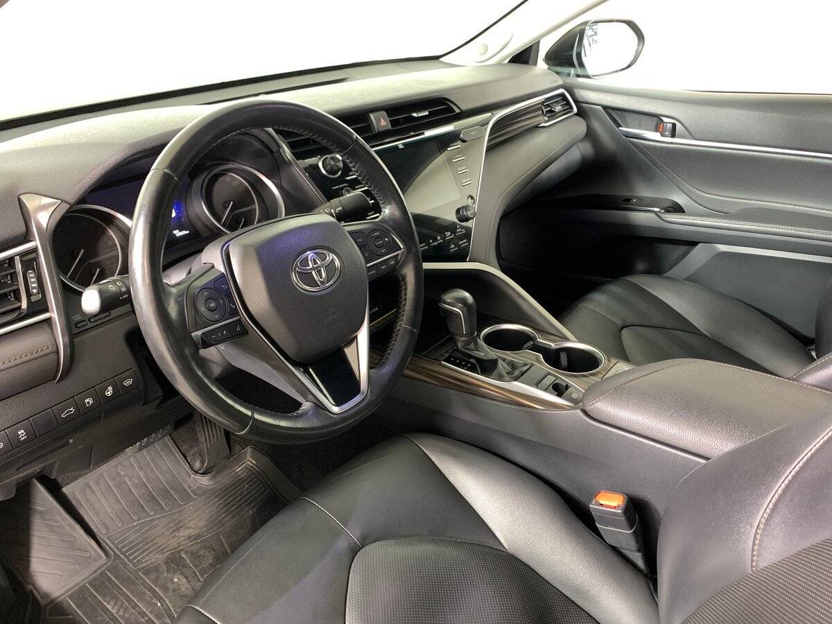 Б/У Тойота Камри 2018 года. Фото: #10