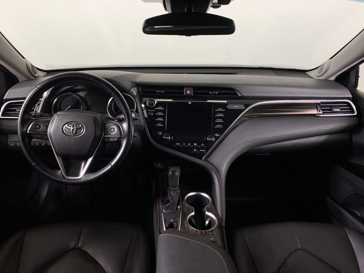 Б/У Тойота Камри 2018 года. Фото: #11