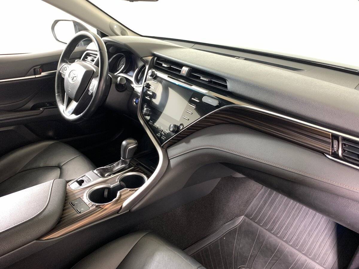 Б/У Тойота Камри 2018 года. Фото: #12