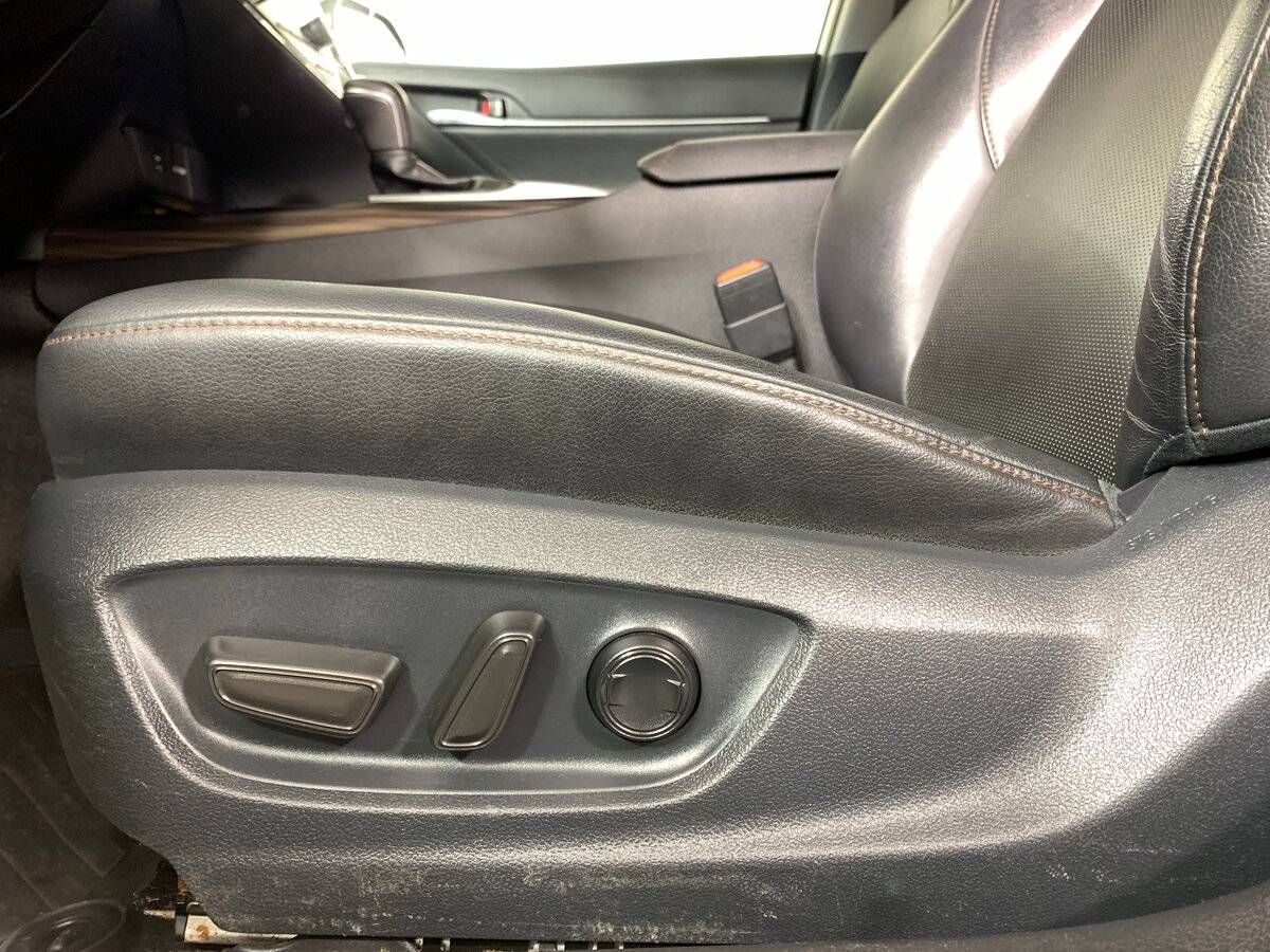 Б/У Тойота Камри 2018 года. Фото: #15