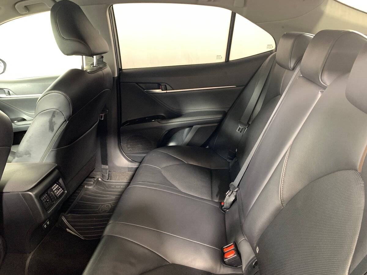 Б/У Тойота Камри 2018 года. Фото: #17