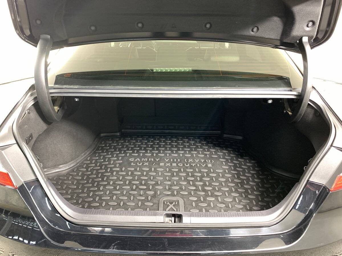 Б/У Тойота Камри 2018 года. Фото: #18