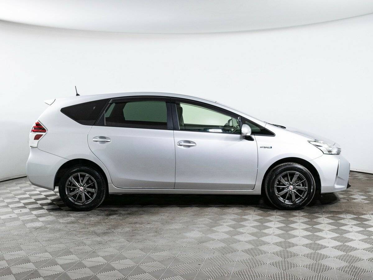 Б/У Тойота Prius Alpha 2017 года. Фото: #3