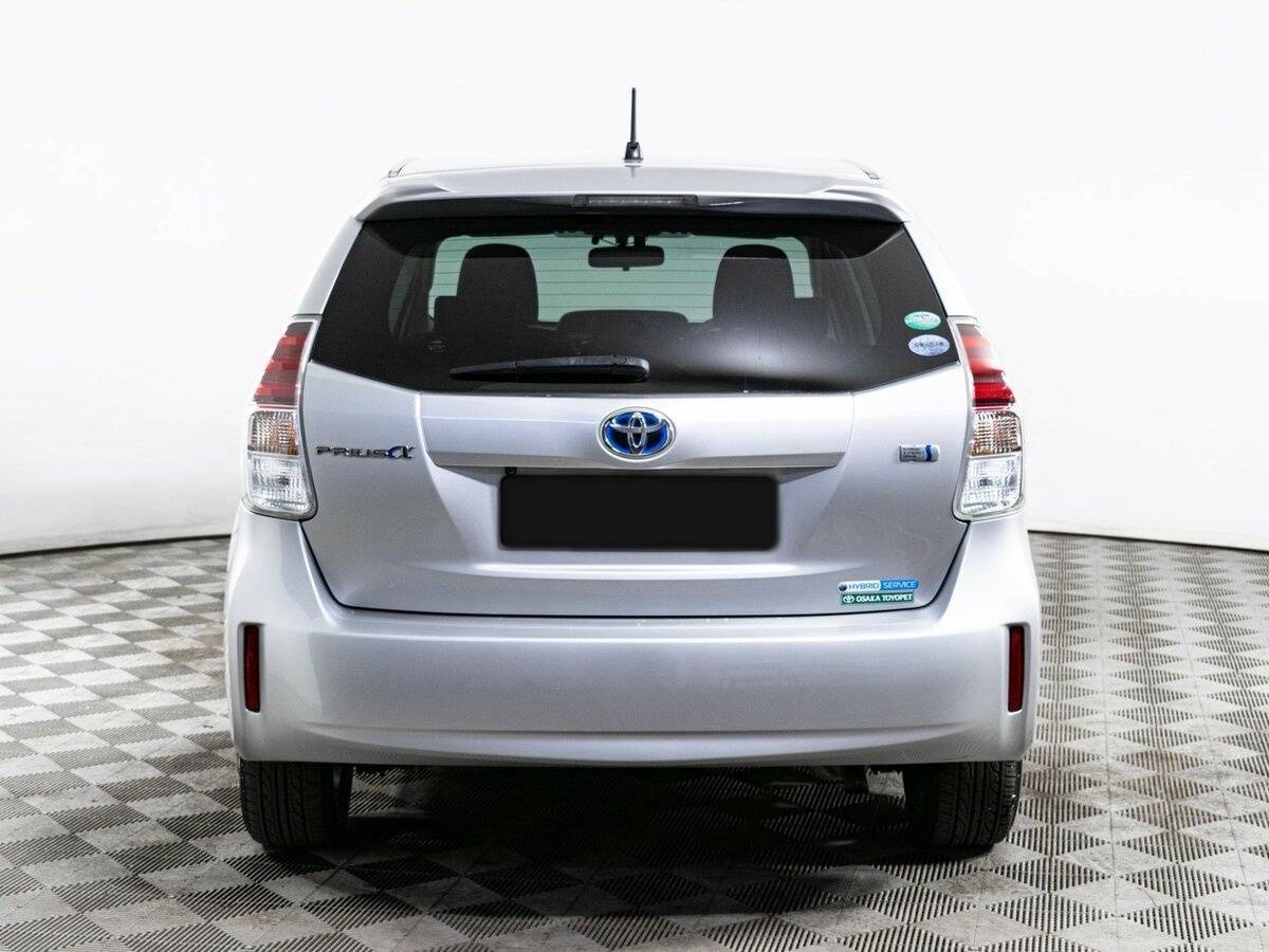 Б/У Тойота Prius Alpha 2017 года. Фото: #5