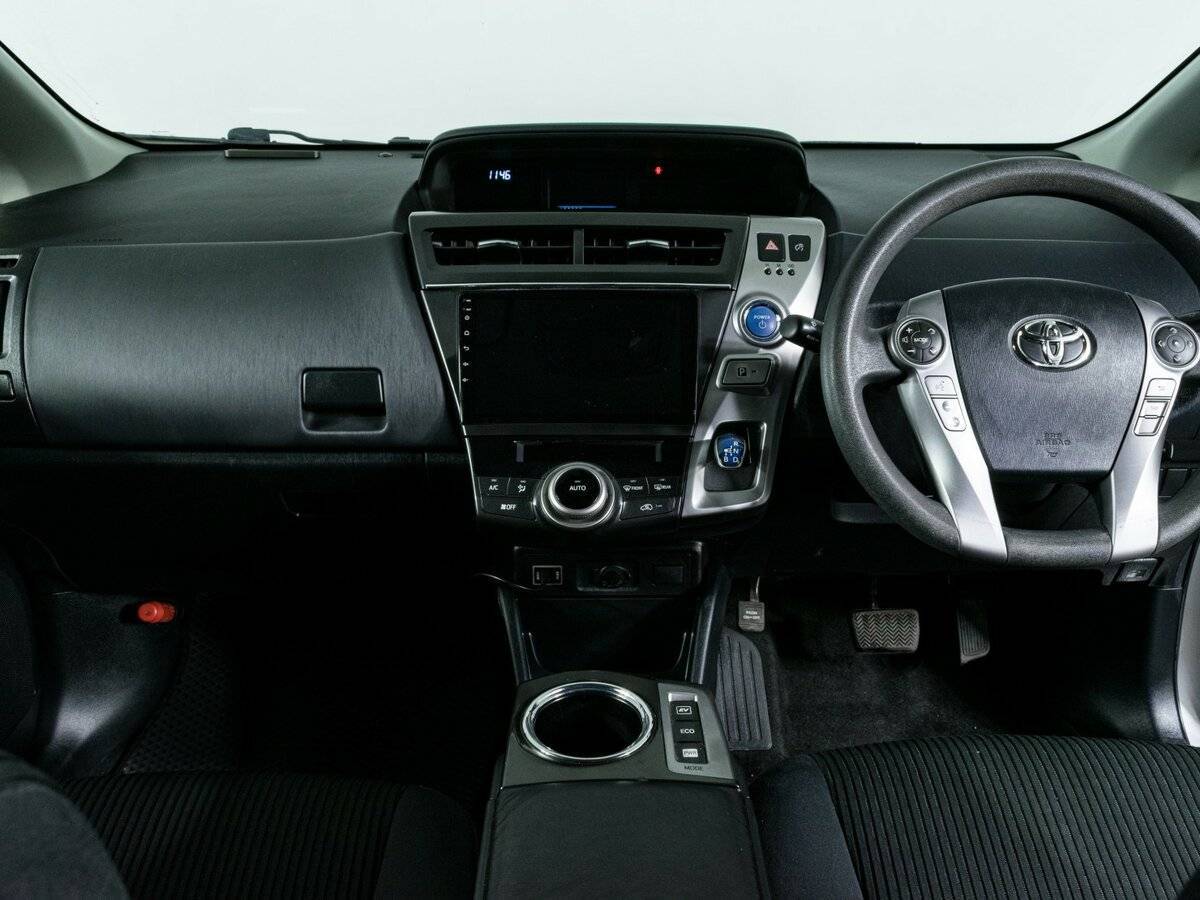 Б/У Тойота Prius Alpha 2017 года. Фото: #10