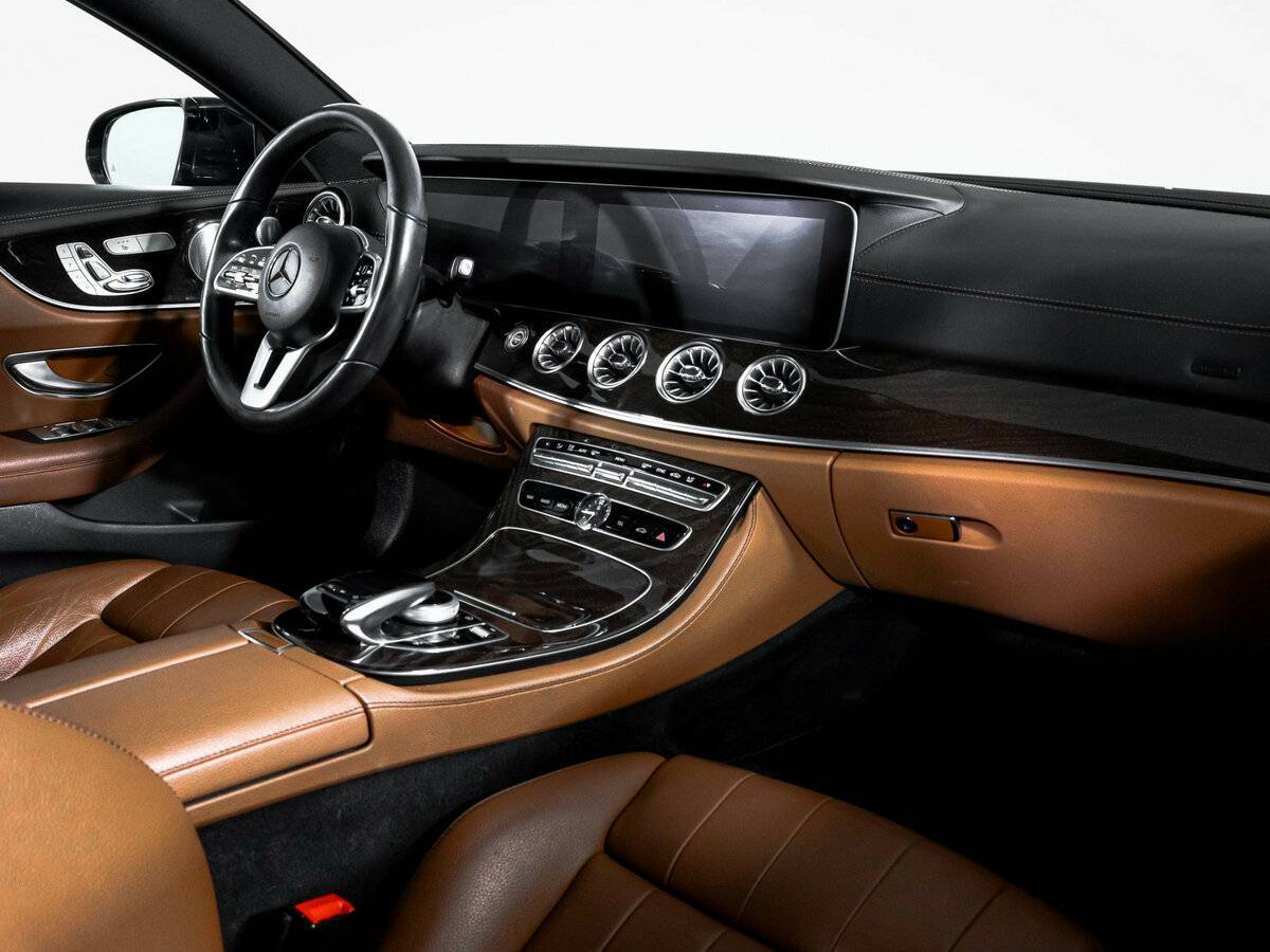 Б/У Мерседес-Бенц Е-Класс 2018 года. Фото: #8