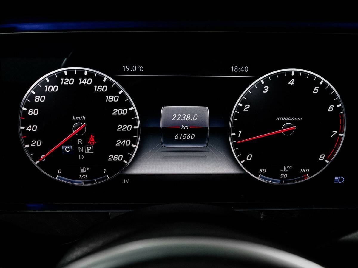 Б/У Мерседес-Бенц Е-Класс 2018 года. Фото: #10