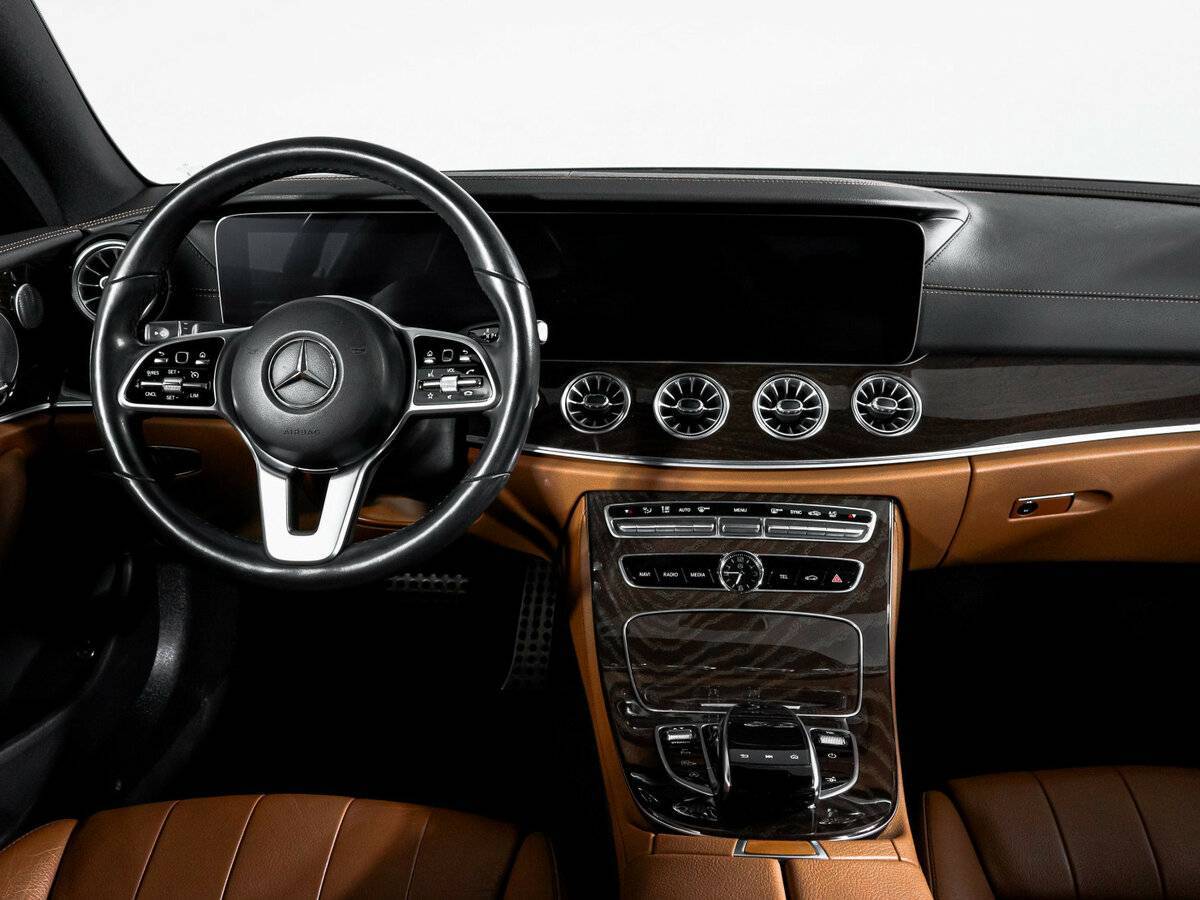 Б/У Мерседес-Бенц Е-Класс 2018 года. Фото: #11