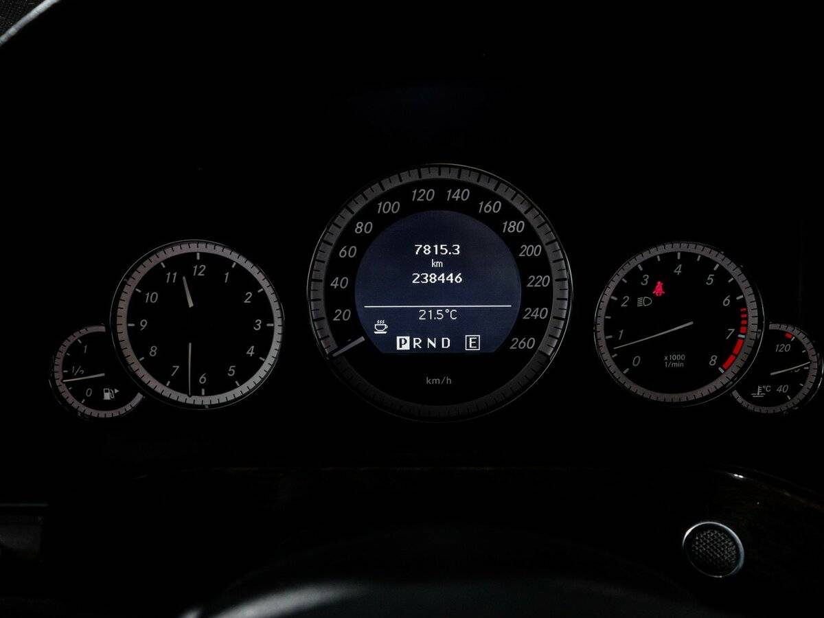 Б/У Мерседес-Бенц Е-Класс 2010 года. Фото: #10