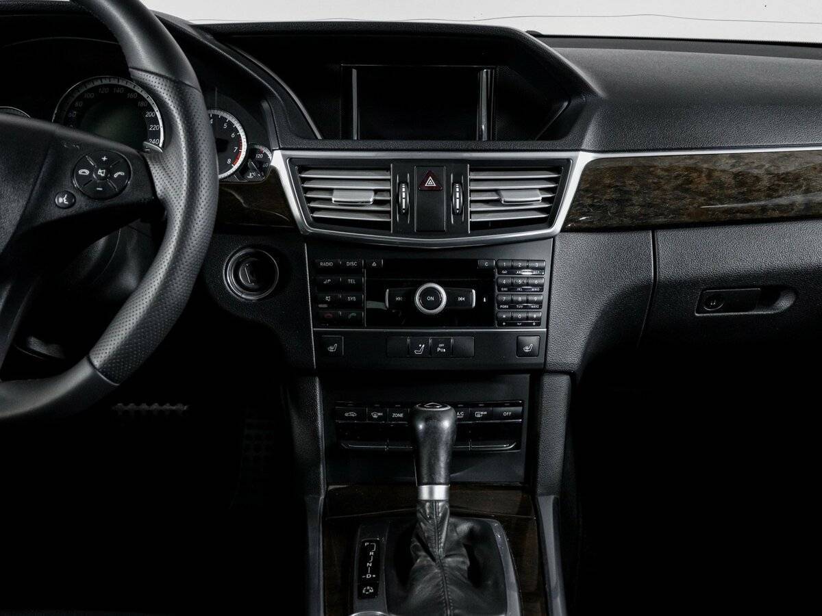 Б/У Мерседес-Бенц Е-Класс 2010 года. Фото: #12