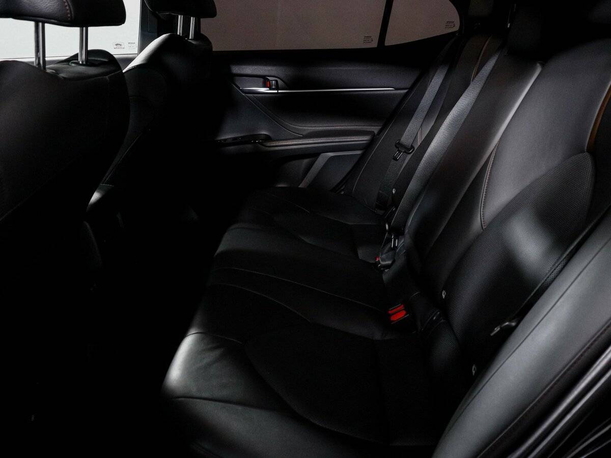 Б/У Тойота Камри 2018 года. Фото: #9