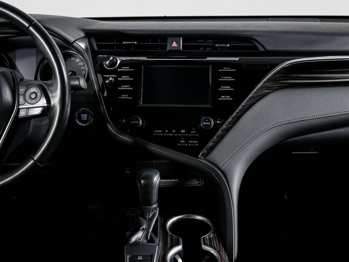 Б/У Тойота Камри 2018 года. Фото: #12