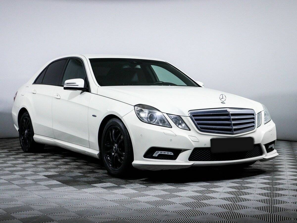 Б/У Мерседес-Бенц Е-Класс 2011 года. Фото: #2