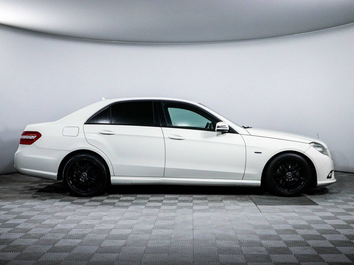 Б/У Мерседес-Бенц Е-Класс 2011 года. Фото: #3