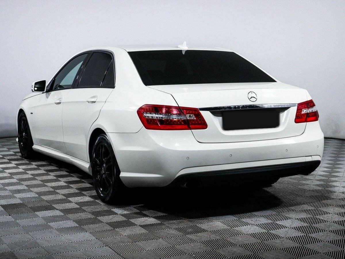 Б/У Мерседес-Бенц Е-Класс 2011 года. Фото: #6