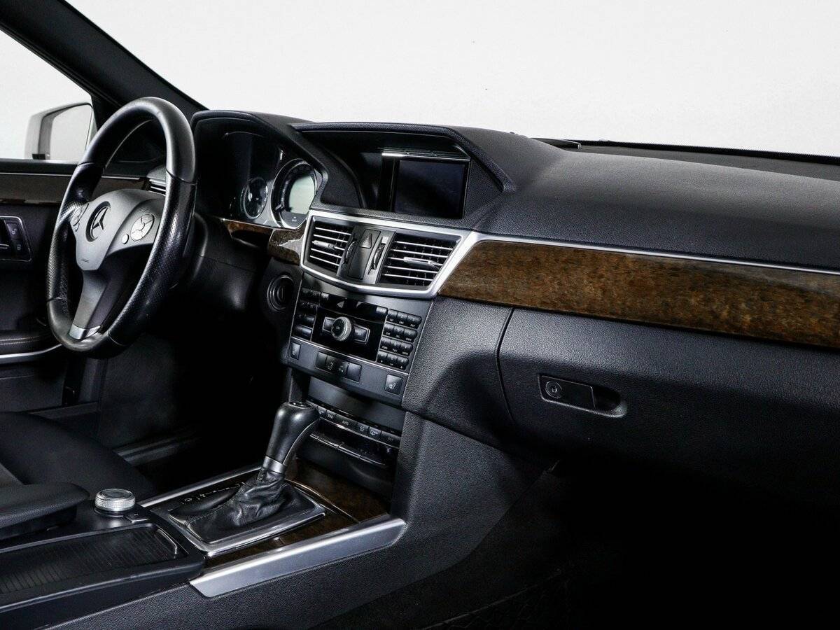 Б/У Мерседес-Бенц Е-Класс 2011 года. Фото: #8