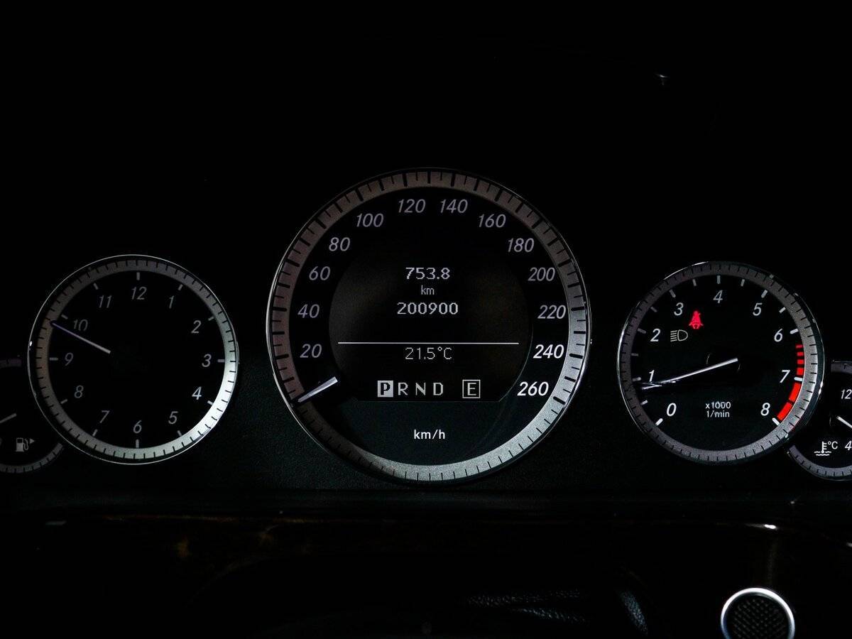 Б/У Мерседес-Бенц Е-Класс 2011 года. Фото: #10