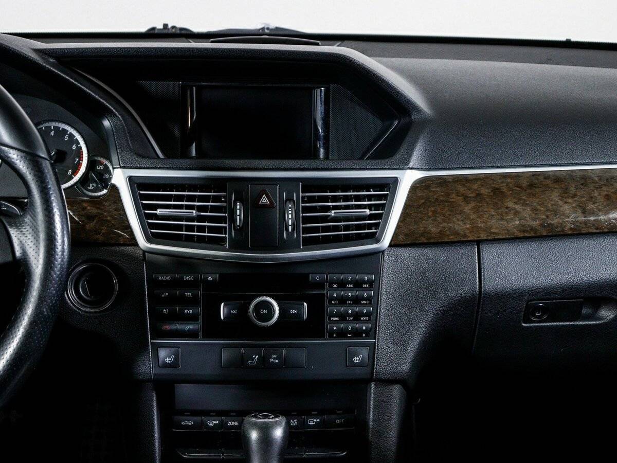 Б/У Мерседес-Бенц Е-Класс 2011 года. Фото: #12