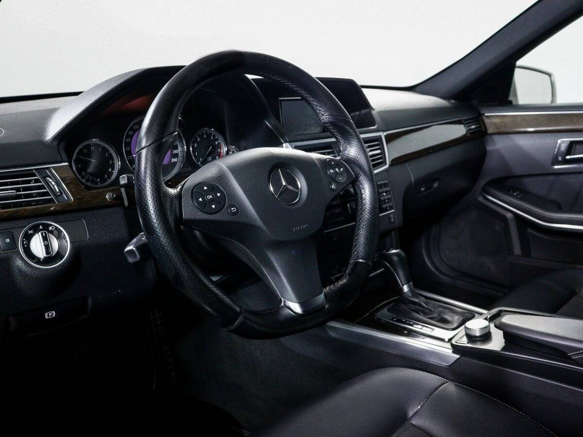 Б/У Мерседес-Бенц Е-Класс 2011 года. Фото: #13