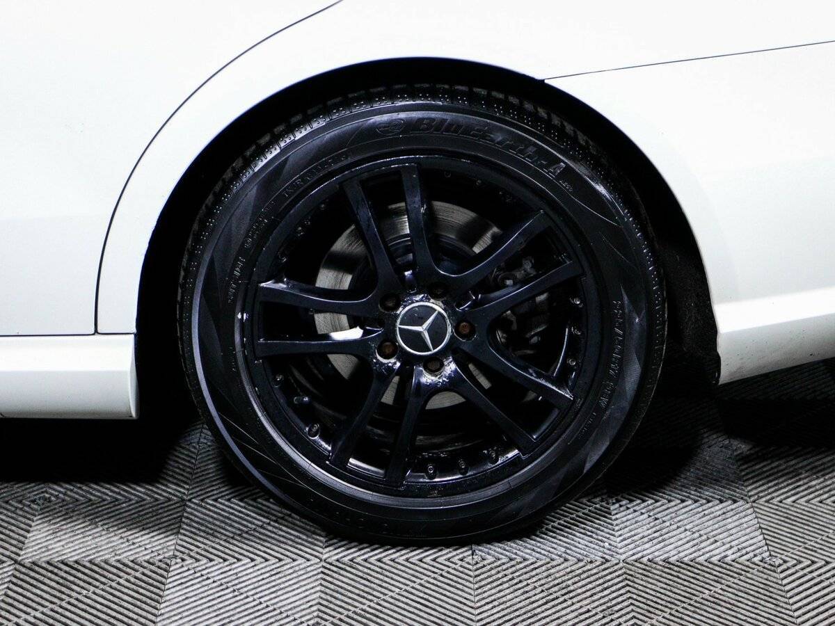 Б/У Мерседес-Бенц Е-Класс 2011 года. Фото: #14