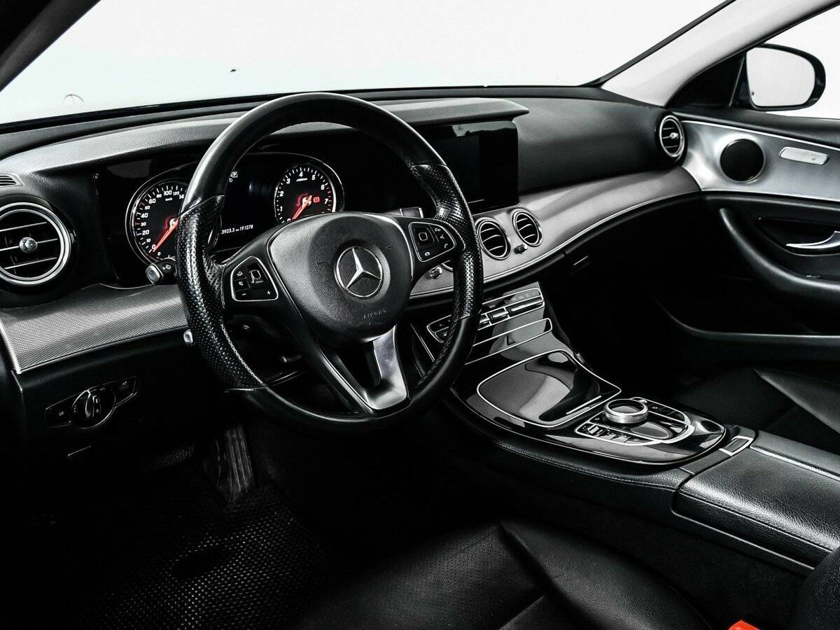 Б/У Мерседес-Бенц Е-Класс 2017 года. Фото: #11