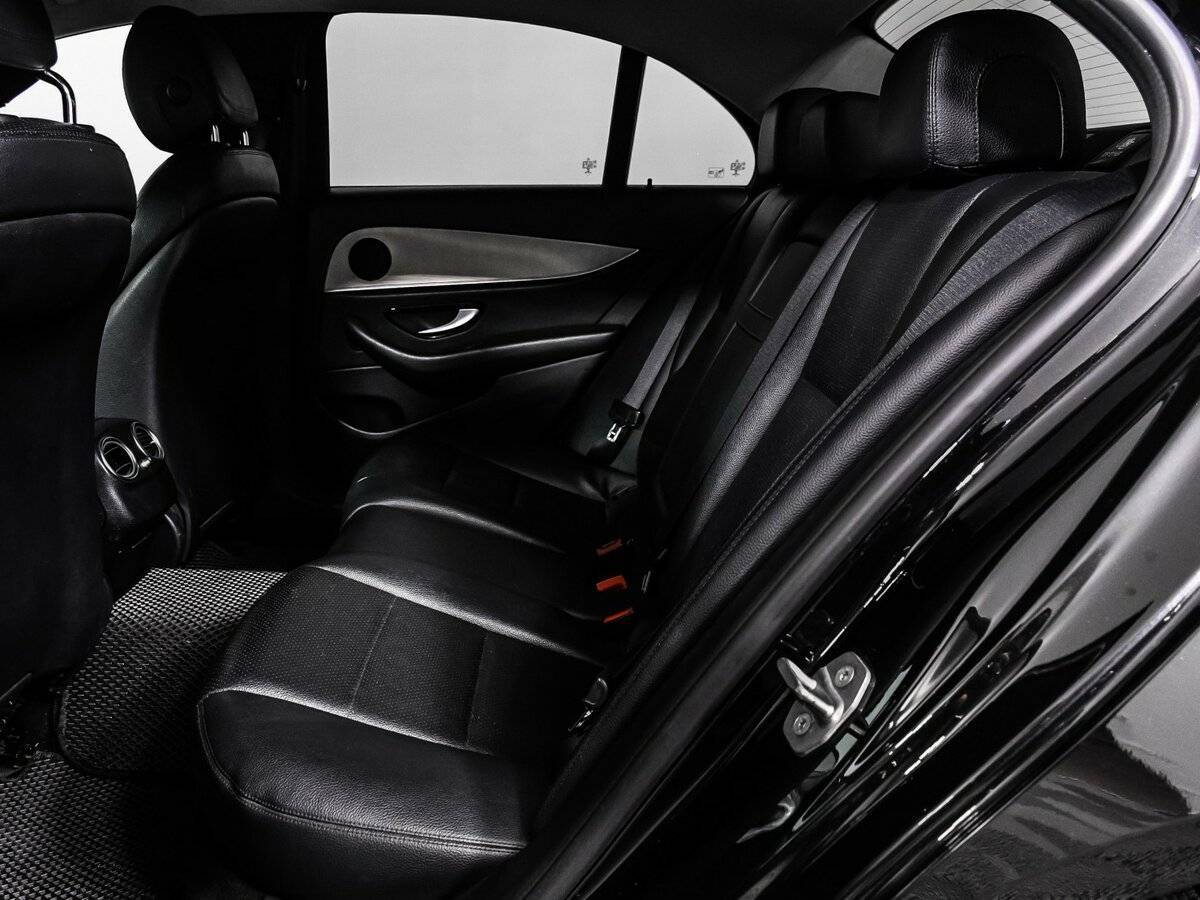 Б/У Мерседес-Бенц Е-Класс 2017 года. Фото: #12